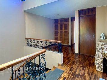 Ocasión Venta de Hermosa Casa Cerca a Parque en Surco, en excelente estado!
