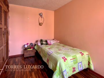 Ocasión Venta de Hermosa Casa Cerca a Parque en Surco, en excelente estado!