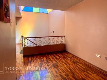 Ocasión Venta de Hermosa Casa Cerca a Parque en Surco, en excelente estado!