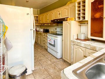Ocasión Venta de Hermosa Casa Cerca a Parque en Surco, en excelente estado!