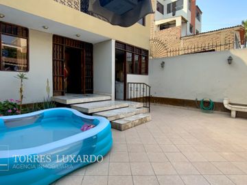 Ocasión Venta de Hermosa Casa Cerca a Parque en Surco, en excelente estado!