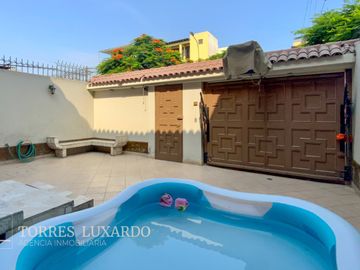 Ocasión Venta de Hermosa Casa Cerca a Parque en Surco, en excelente estado!