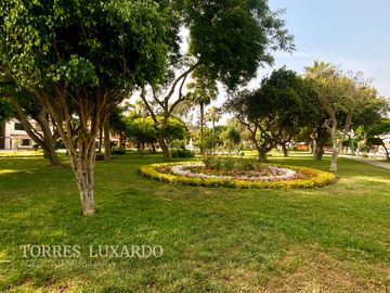 Ocasión Venta de Hermosa Casa Cerca a Parque en Surco, en excelente estado!
