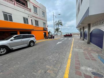 LA LIBERTAD, SANTA ELENA, VENDO CASA RENTERA EXCELENTE UBICACION, A 50 METROS DEL NUEVO MALECON DE LA LIBERTAD.,. PRECIO DE OPORTUNIDAD