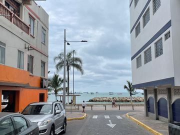 LA LIBERTAD, SANTA ELENA, VENDO CASA RENTERA EXCELENTE UBICACION, A 50 METROS DEL NUEVO MALECON DE LA LIBERTAD.,. PRECIO DE OPORTUNIDAD