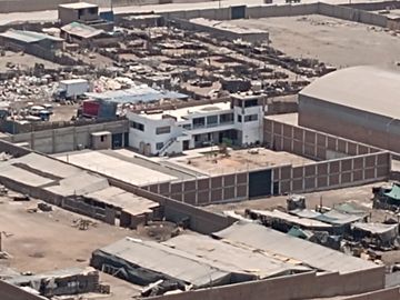 VENTANILLA SE VENDE TERRENO CERCADO * AREA: 2,100.00 M2 **USO INDUSTRIAL COMERCIAL**