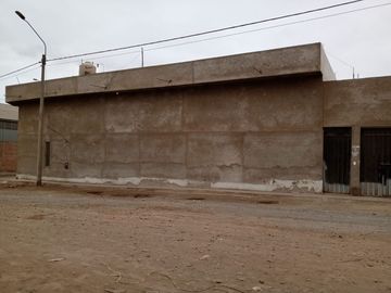 VENTANILLA SE VENDE TERRENO CERCADO * AREA: 2,100.00 M2 **USO INDUSTRIAL COMERCIAL**