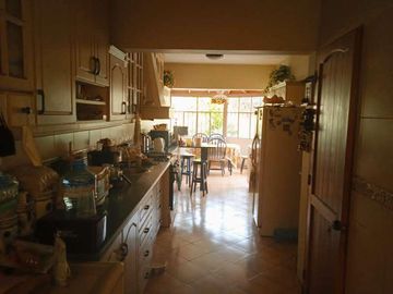 VENDO HERMOSA CASA CON JARDINES Y PISCINA EN SAN ISIDRO Y CERCA A LA AV. JAVIER PRADO
