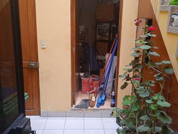 VENDO HERMOSA CASA CON JARDINES Y PISCINA EN SAN ISIDRO Y CERCA A LA AV. JAVIER PRADO