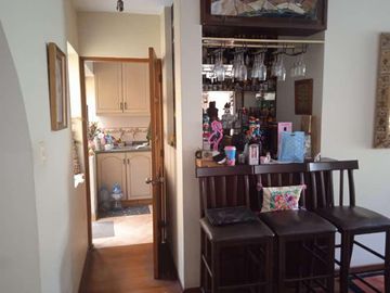 VENDO HERMOSA CASA CON JARDINES Y PISCINA EN SAN ISIDRO Y CERCA A LA AV. JAVIER PRADO