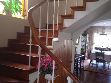 VENDO HERMOSA CASA CON JARDINES Y PISCINA EN SAN ISIDRO Y CERCA A LA AV. JAVIER PRADO
