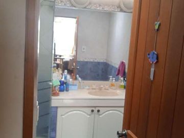 VENDO HERMOSA CASA CON JARDINES Y PISCINA EN SAN ISIDRO Y CERCA A LA AV. JAVIER PRADO