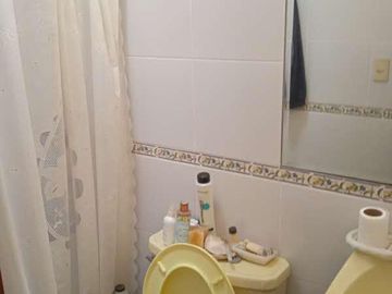 VENDO HERMOSA CASA CON JARDINES Y PISCINA EN SAN ISIDRO Y CERCA A LA AV. JAVIER PRADO