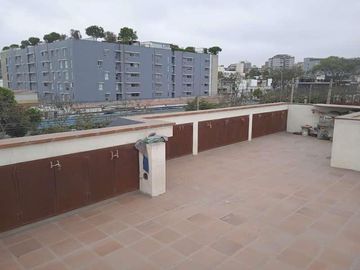 VENDO HERMOSA CASA CON JARDINES Y PISCINA EN SAN ISIDRO Y CERCA A LA AV. JAVIER PRADO