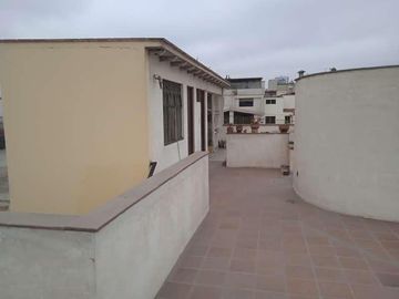 VENDO HERMOSA CASA CON JARDINES Y PISCINA EN SAN ISIDRO Y CERCA A LA AV. JAVIER PRADO