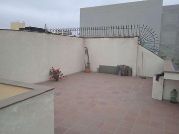 VENDO HERMOSA CASA CON JARDINES Y PISCINA EN SAN ISIDRO Y CERCA A LA AV. JAVIER PRADO