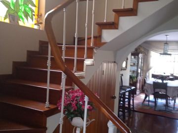 VENDO HERMOSA CASA CON JARDINES Y PISCINA EN SAN ISIDRO Y CERCA A LA AV. JAVIER PRADO