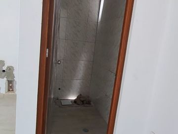 AMPLIO  LOCAL COMERCIAL  EN ALQUILER - URB. SANTA MARÍA DEL PINAR - PIURA