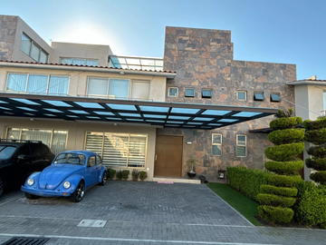 LA CASA QUE ESTABAS ESPERANDO: MODERNA, AMPLIA, GRAN UBICACIÓN, 4R 3 AUTOS TECHADOS, PADEL, ETC