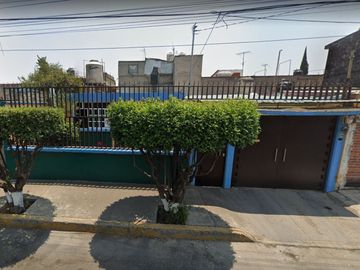 REMATE DE GRANDE CASA EN COLONIA PETROLERA, AZCAPOTZALCO, CDMX. ¡¡EXCELENTE UBICACIÓN!!