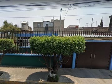REMATE DE GRANDE CASA EN COLONIA PETROLERA, AZCAPOTZALCO, CDMX. ¡¡EXCELENTE UBICACIÓN!!