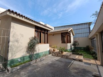 Casa Como Terreno O Inversionistas Que Desean Ampliar Su Negocio En Santiago de Surco