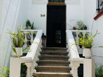 Venta casa antigua en Col. Roma Norte: 570m2, 3 recámaras, 5 baños, 4 estac.