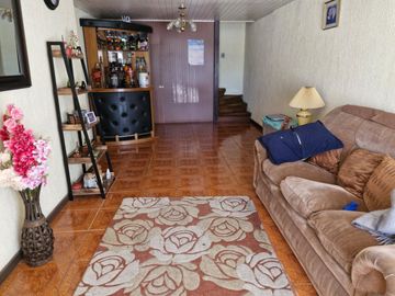 Venta amplia casa Denavi Sur, Talcahuano. 4 Dormitorios, 3 Baños.