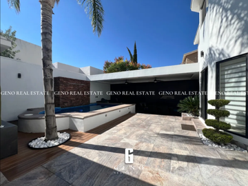 CASA EN VENTA EN QUINTAS DEL SOL REMODELADA Y CON ALBERCA