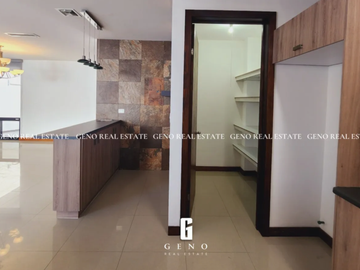 CASA EN VENTA EN BOSQUES DEL VALLE CON PATIO AMPLIO