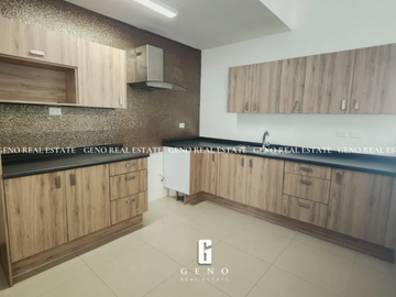 CASA EN VENTA EN BOSQUES DEL VALLE CON PATIO AMPLIO