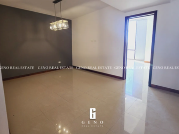 CASA EN VENTA EN BOSQUES DEL VALLE CON PATIO AMPLIO