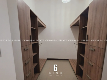 CASA EN VENTA EN BOSQUES DEL VALLE CON PATIO AMPLIO