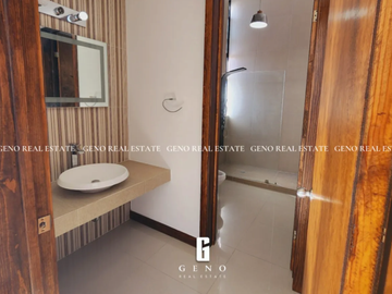 CASA EN VENTA EN BOSQUES DEL VALLE CON PATIO AMPLIO