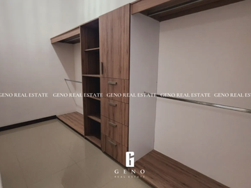 CASA EN VENTA EN BOSQUES DEL VALLE CON PATIO AMPLIO
