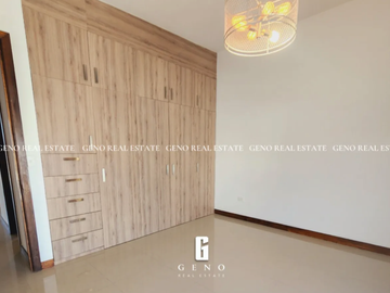 CASA EN VENTA EN BOSQUES DEL VALLE CON PATIO AMPLIO