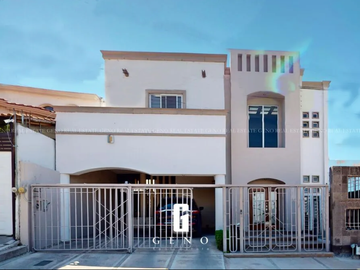 CASA EN VENTA EN QUINTAS DEL SOL REMODELADA Y CON VESTIDOR AMPLIO