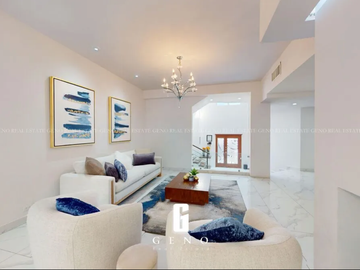 CASA EN VENTA EN QUINTAS DEL SOL REMODELADA Y CON VESTIDOR AMPLIO