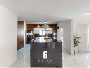 CASA EN VENTA EN QUINTAS DEL SOL REMODELADA Y CON VESTIDOR AMPLIO
