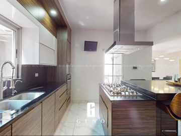 CASA EN VENTA EN QUINTAS DEL SOL REMODELADA Y CON VESTIDOR AMPLIO