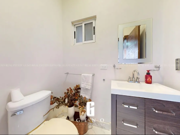 CASA EN VENTA EN QUINTAS DEL SOL REMODELADA Y CON VESTIDOR AMPLIO