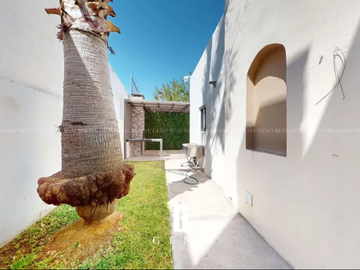 CASA EN VENTA EN QUINTAS DEL SOL REMODELADA Y CON VESTIDOR AMPLIO