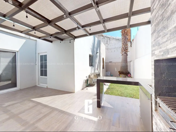 CASA EN VENTA EN QUINTAS DEL SOL REMODELADA Y CON VESTIDOR AMPLIO