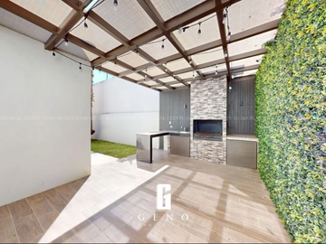 CASA EN VENTA EN QUINTAS DEL SOL REMODELADA Y CON VESTIDOR AMPLIO