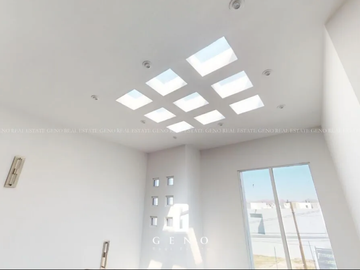 CASA EN VENTA EN QUINTAS DEL SOL REMODELADA Y CON VESTIDOR AMPLIO