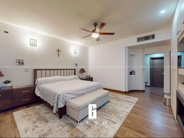 CASA EN VENTA EN QUINTAS DEL SOL REMODELADA Y CON VESTIDOR AMPLIO