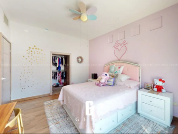 CASA EN VENTA EN QUINTAS DEL SOL REMODELADA Y CON VESTIDOR AMPLIO