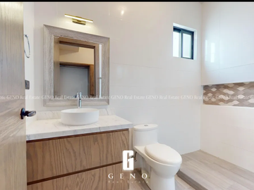 CASA EN VENTA EN BOSQUE REAL CON ACABADOS MODERNOS
