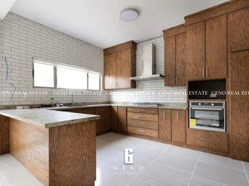 CASA EN VENTA EN BOSQUES DEL VALLE CON ESPACIOS AMPLIOS