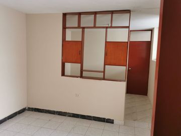 ¡OPORTUNIDAD ÚNICA! VENTA DE CASA EN ESQUINA EN ZONA COMERCIAL DE CHICLAY!
